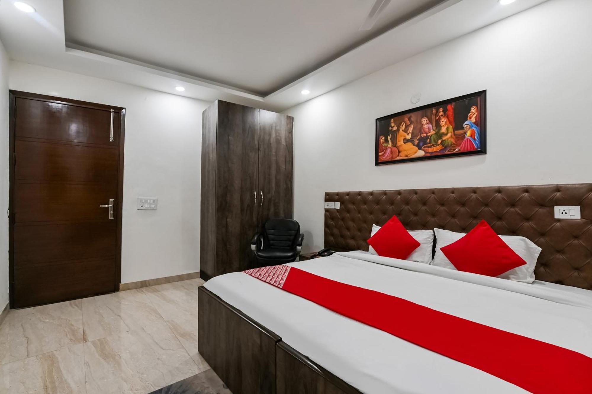 Hotel O Premium Chhatarpur *