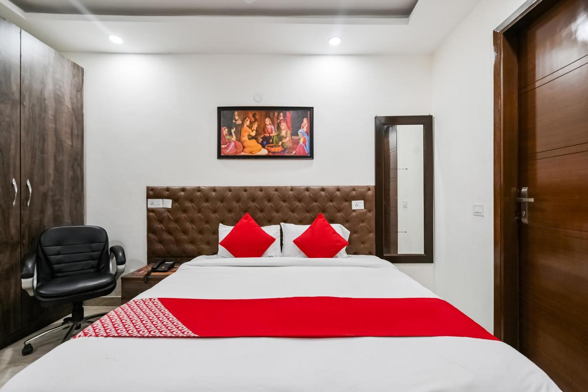 Hotel O Premium Chhatarpur *