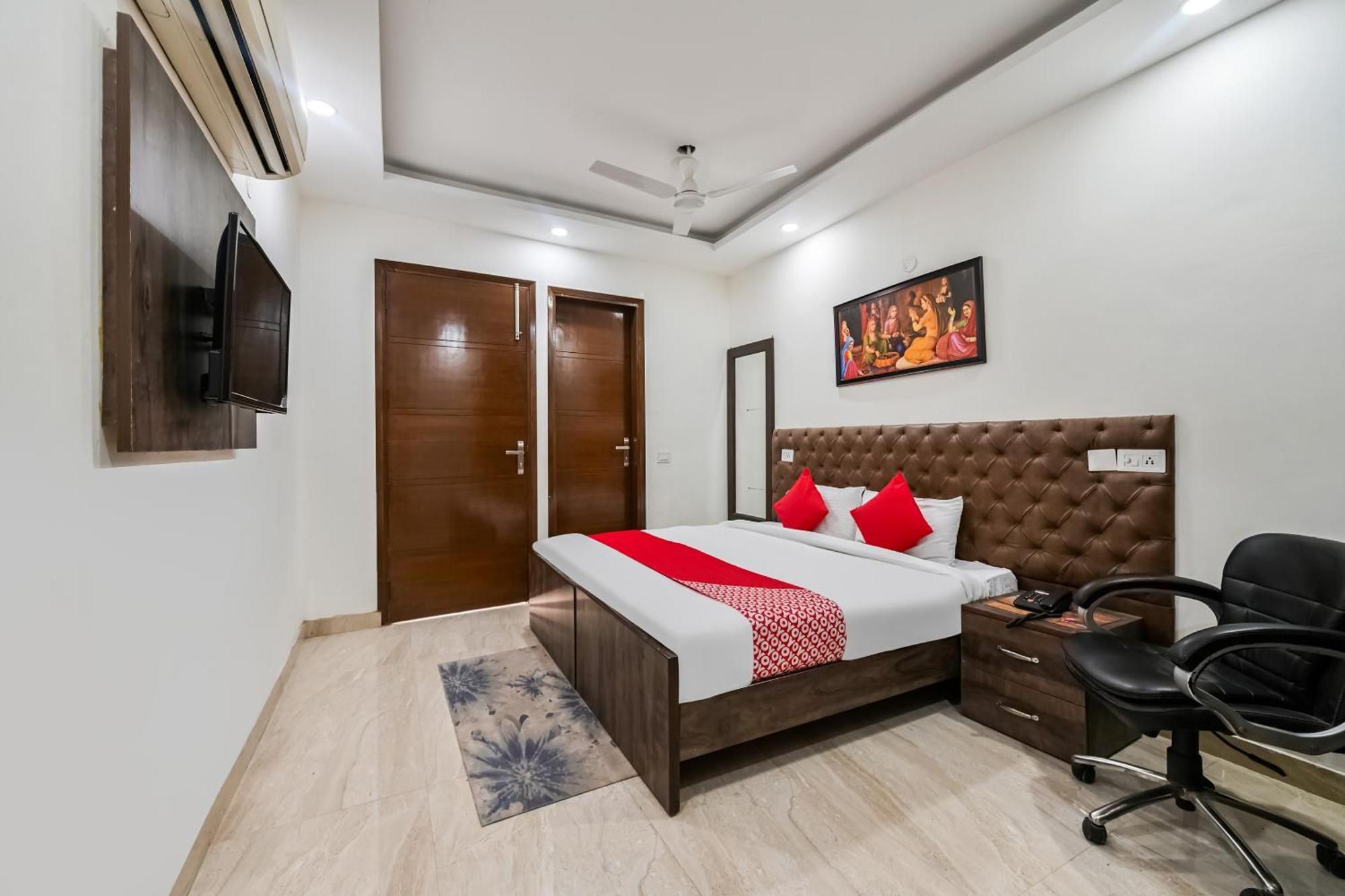 Hotel O Premium Chhatarpur