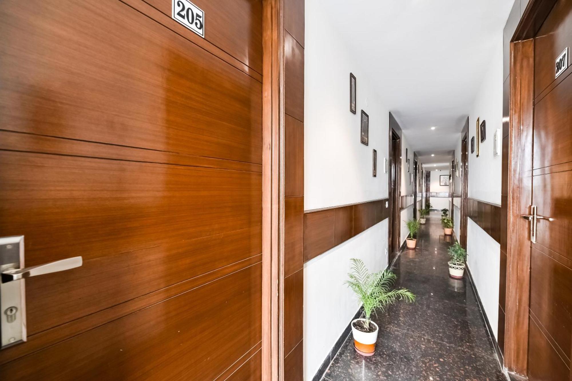 Hotel O Premium Chhatarpur